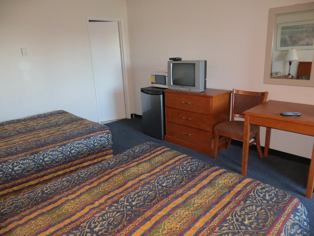 Westgate Inn Edmonton Room photo
